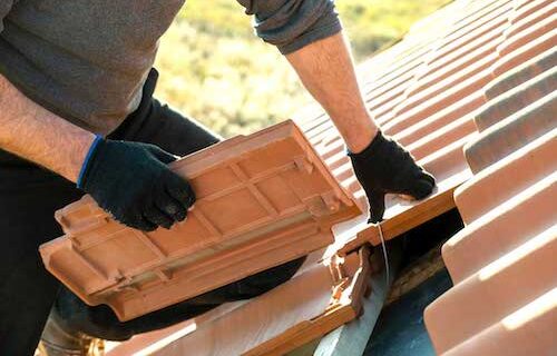 minor roof repairs in melbourne - replace broken roof tiles